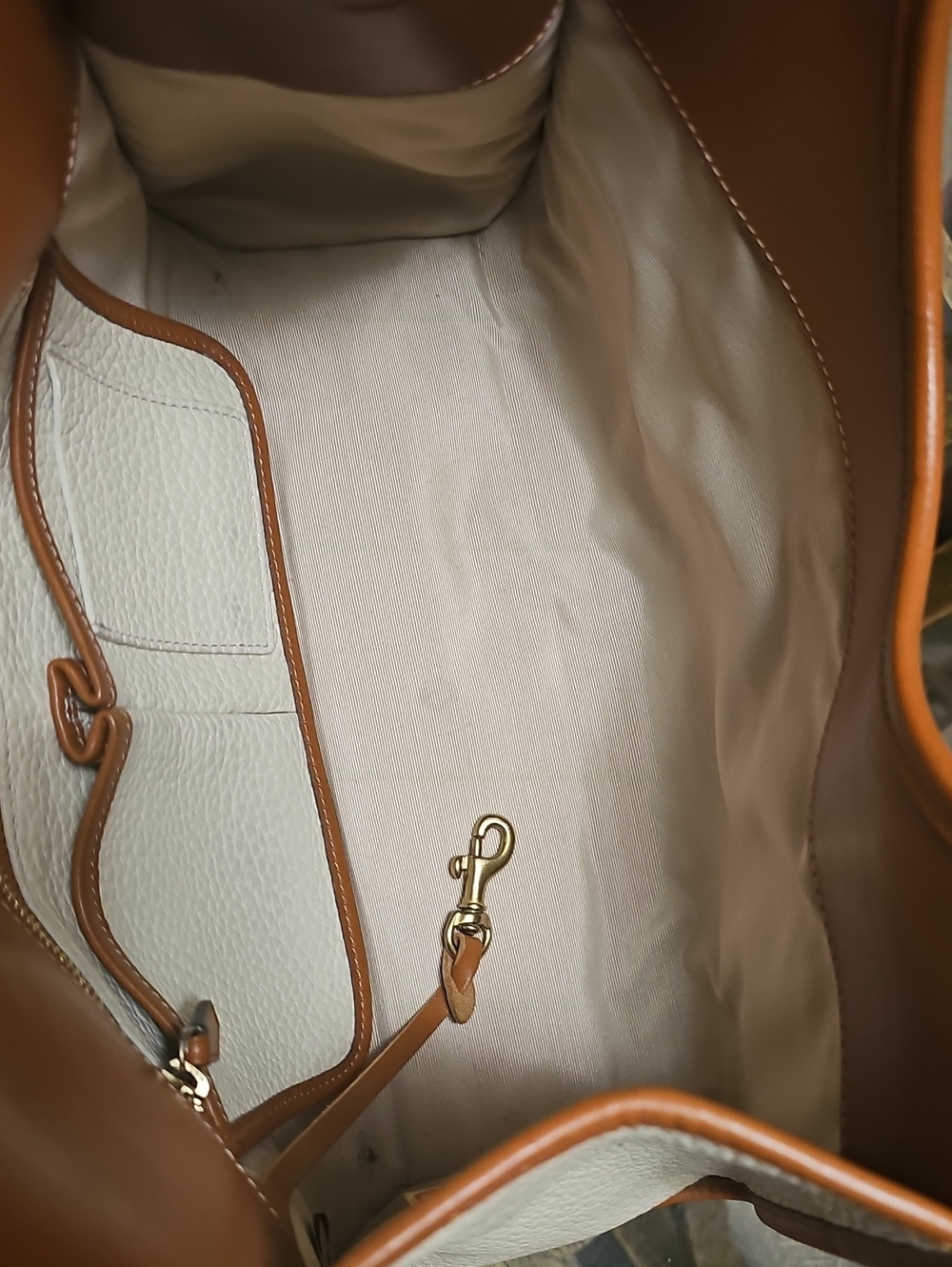 Dooney & Bourke Tan and Cream Leather Shoulder Bag ❤️ OFFERS WELCOMED!!❤️ - Picture 10 of 16